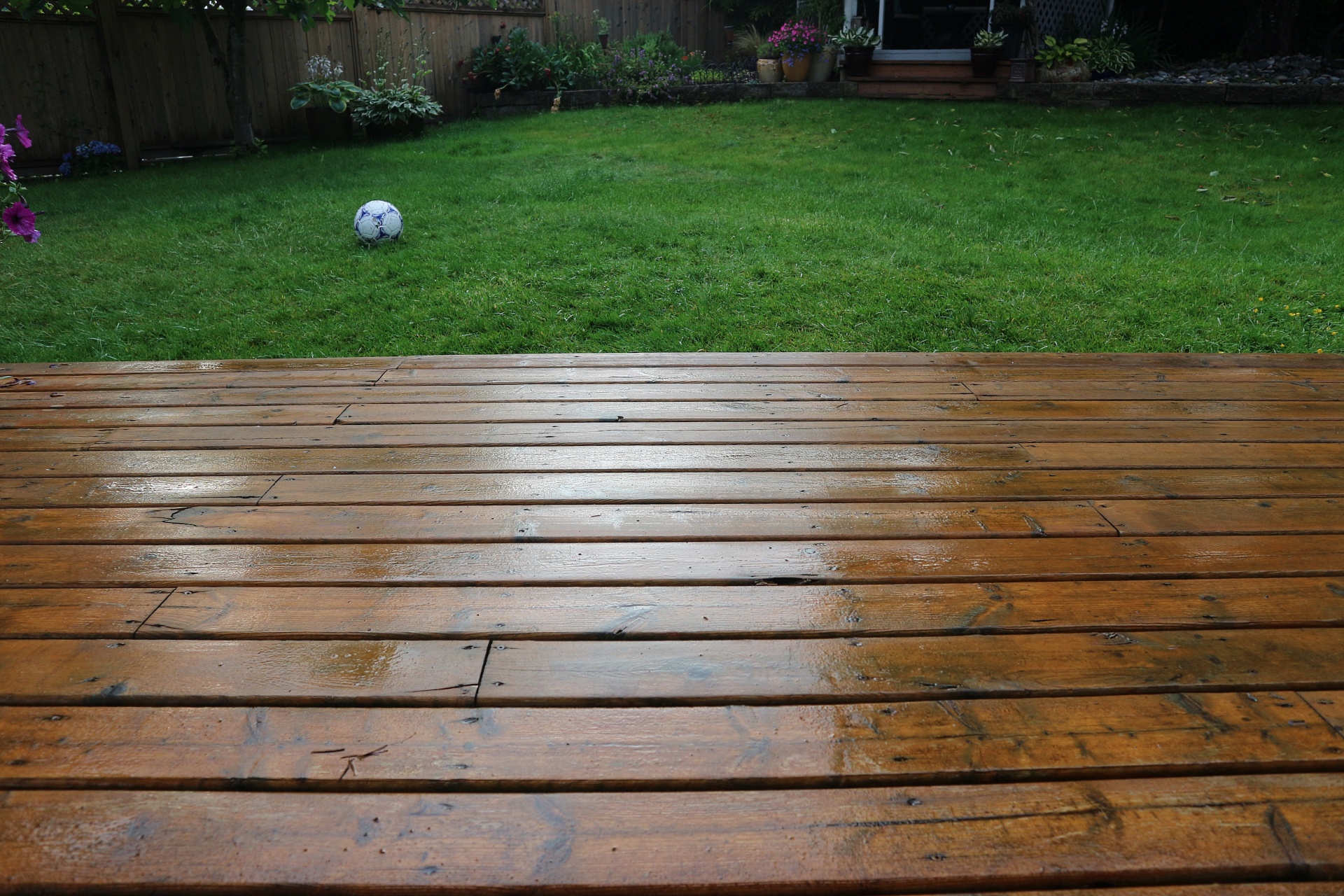 How to clean and oil a deck